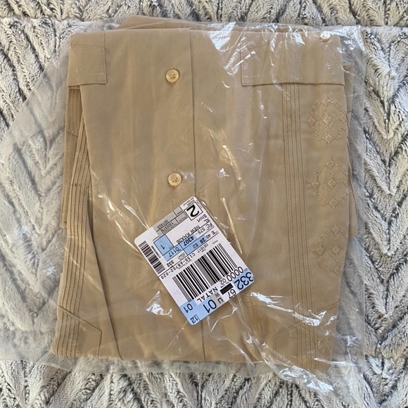 The Havanera Co. Guayabera Four-Pocket Button-Down Shirt - Picture 3 of 4